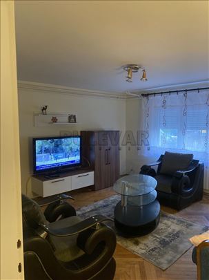 Izdaje se stan u kući u Duvaništu