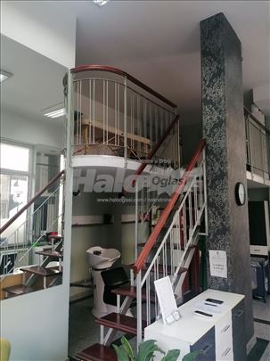 Izdajem kozmeticki deo u frizersko - kozmetickom s