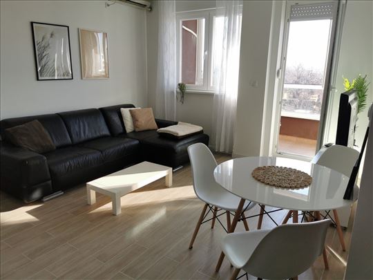 Jednoiposoban stan kod ginmanazije "Laza Kostić"