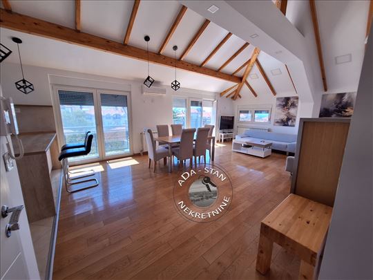 Luksuzan petosoban penthouse sa parkingom