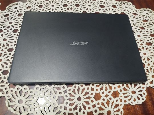 Na prodaju laptop ACER ASPIRE 3