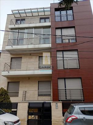 Odličan 3.0 stan sa dvorištem 140m2 i garažom na A