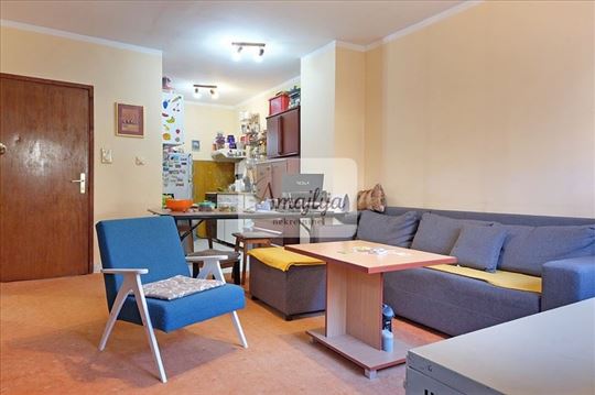 Prodaja, Zemun, manji dvoiposoban