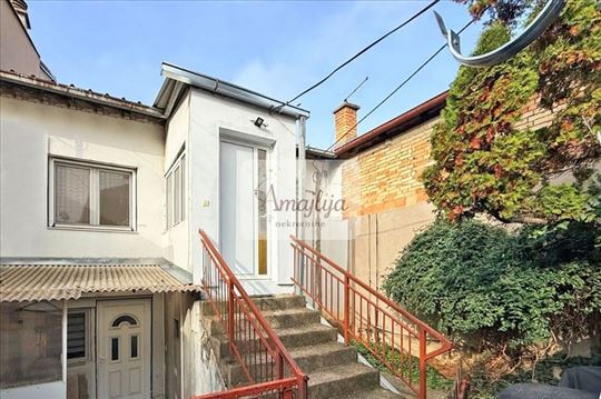 Zemun , dve spavaće sobe, odlična investicija