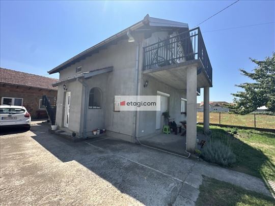 Prodaje se kuća u Surčinu na atraktivnoj lokaciji 