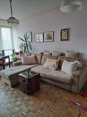 Prodaje se stan kod hotela Kragujevac