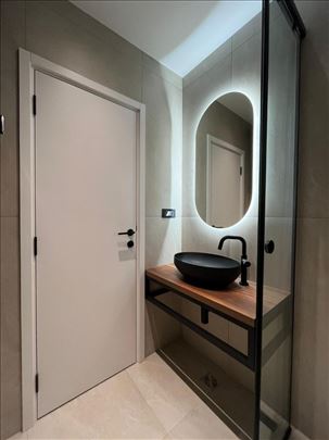 Sarajevska, 3.0. LUX, Uknjižen, useljiv