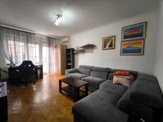 Šarmantan, jednosoban stan