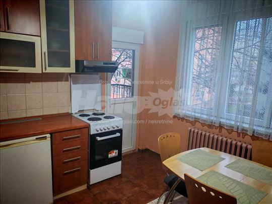 Vlasnik izdaje lep dvosoban stan na Karaburmi