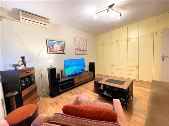 Atraktivan stan na Julinom brdu ID#1035