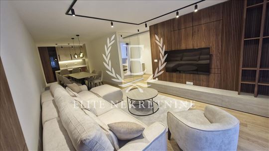 Cetvorosoban lux stan sa garazom