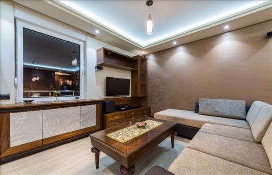 Crveni Krst, novogradnja sa garažnim mestom