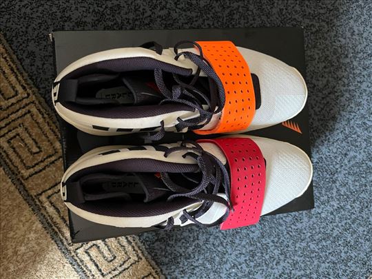 Dame 8 košarkaške patike