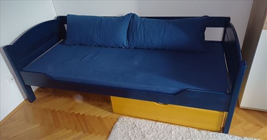 Drveni krevet sa fiokom I memorijskim dusekom