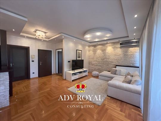 Izdaje se četvorosoban stan – Vračar, Crveni Krst 