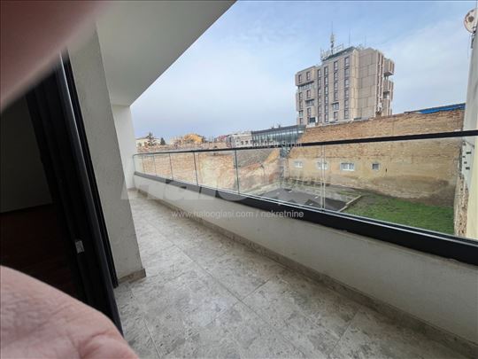 Izdaje se prostran stan u samom centru