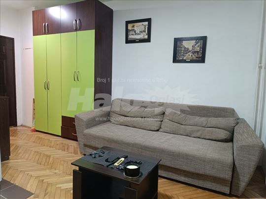 Izdajem garsonjeru na Zarkovu Ulica Vodovodska