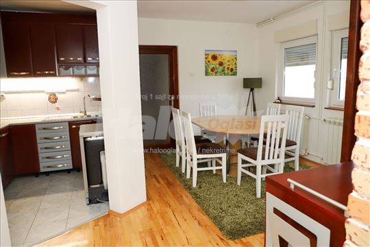 Izdajem stan - dupleks Medak 2