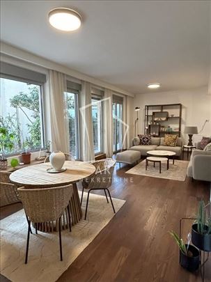 Izuzetan stan, mereno 160m2 + dvorište ID#13862