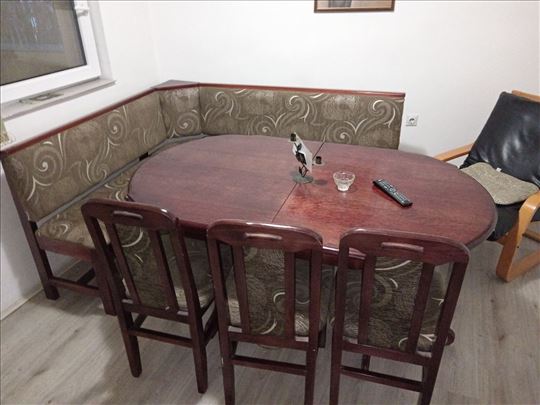 Klupa veliki sto i stolice 