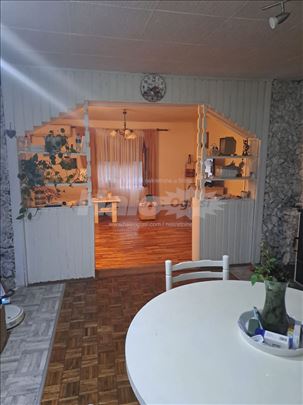 Stan u centru Panceva6700,kao i kuca u Debeljaci. 