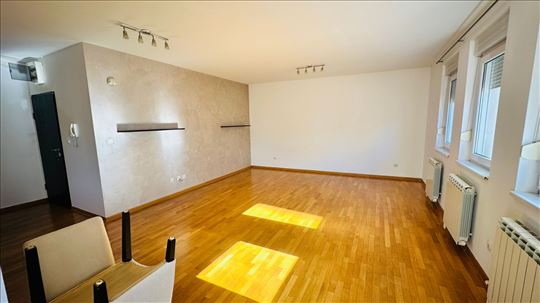 Lekino brdo, Gospodara Vucica, 3.0 stan sa garazom