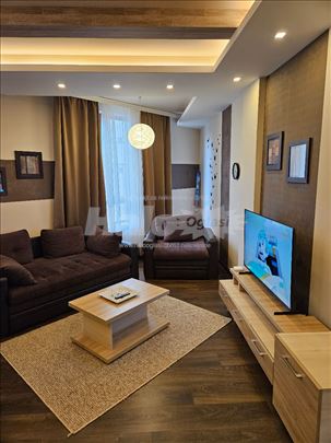 Milmari, apartman 46m2, sa garažom u centru