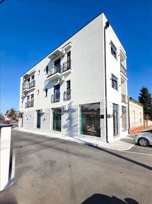 Nov stan , centar Surčina