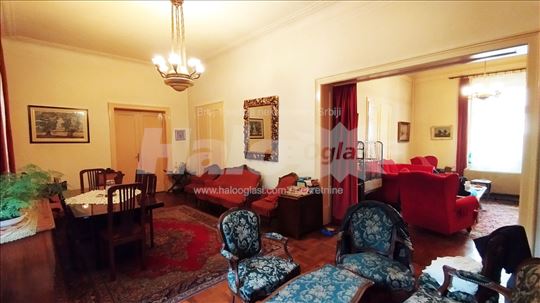 CENTAR-Kuća sa ogromnim dvorištem-Poslovni prostor