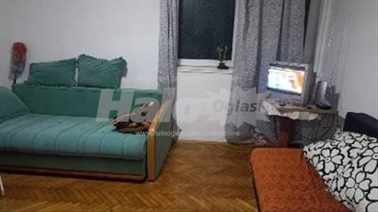 Stan u Zemun Polju, kod pijace 