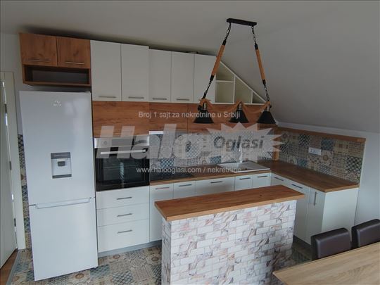 Surčin/Ledine, namešten, 85m2, parking