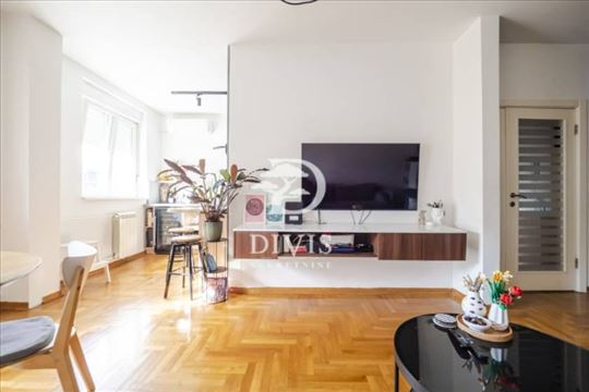 Svetao trosoban stan u Sazonovoj, 74 m2, terasa, 