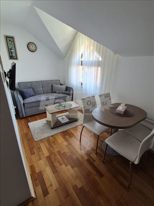 ZLATIBOR, STAN, 26m2. Blizu skole, vrtica, centra.