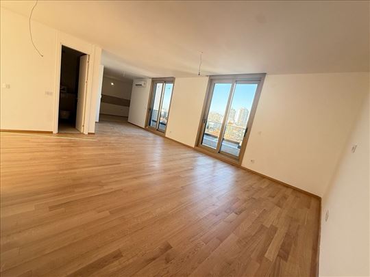 4-soban penthouse u novogradnji na 5.spratu 119m2