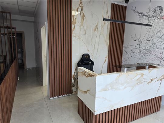 Čuburski park NOV lokal, 2 nivoa sa izlogom i gar.