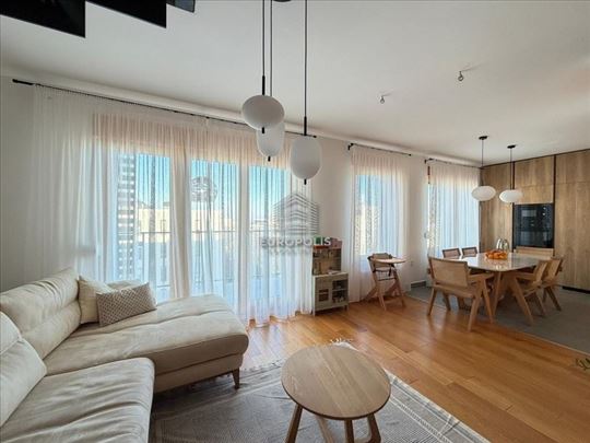 Ekskluzivan duplex u „Zemunskim kapijama“