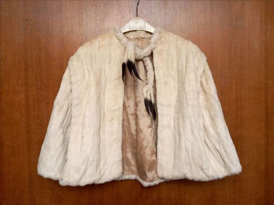 Elegantni ogrtač od hermelina