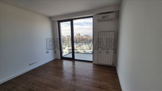 Izdaje se nov, neuseljavan stan u novom kompleksu 