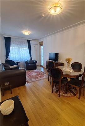 Izdajemo dvoiposoban stan sa parking mestom u Zele