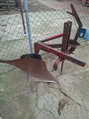 Jednobrazni plug IMT 752