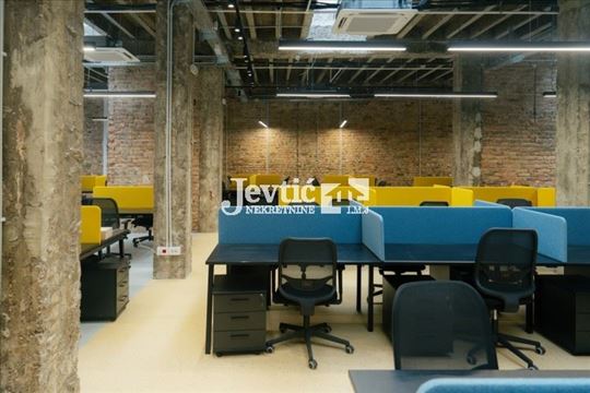 Kancelarije u centru Zemuna u poslovnoj zgradi 