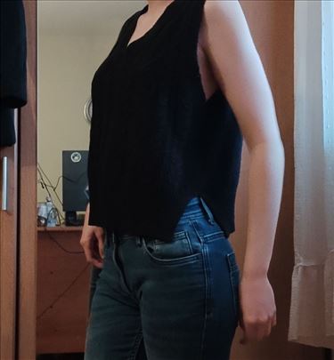 Kratak džemperić bez rukava