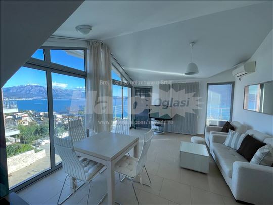 Luksuzan stan 84 m² sa pogledom na more i Lovcen