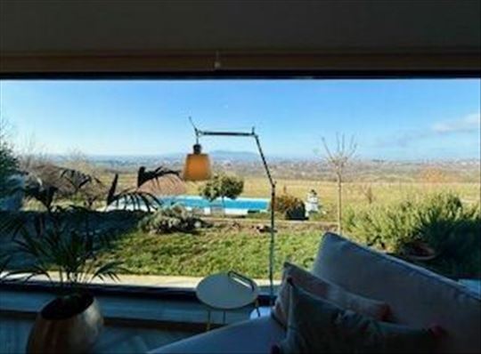 Lux kuca u Mladenovcu sa predivnim pogledom na Kos