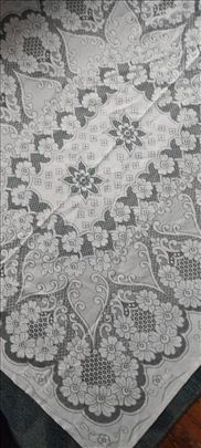 Nežnost u svakom detalju – Čipkani stolnjak  