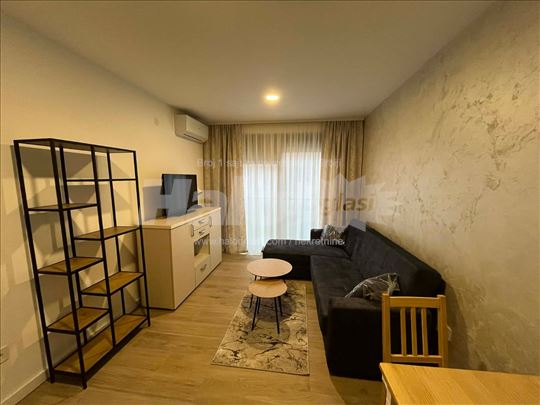 Nov stan u centru sa parkingom