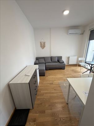 Odlična garsonjera u novoj zgradi,opremljena 