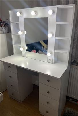 prodajem sto za sminkanje sa led ogledalom