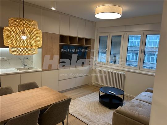 Renoviran lux stan Lazarevićeva 