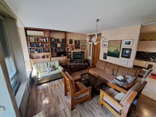 Retka ponuda- 2.0 kod Kalenić pijace